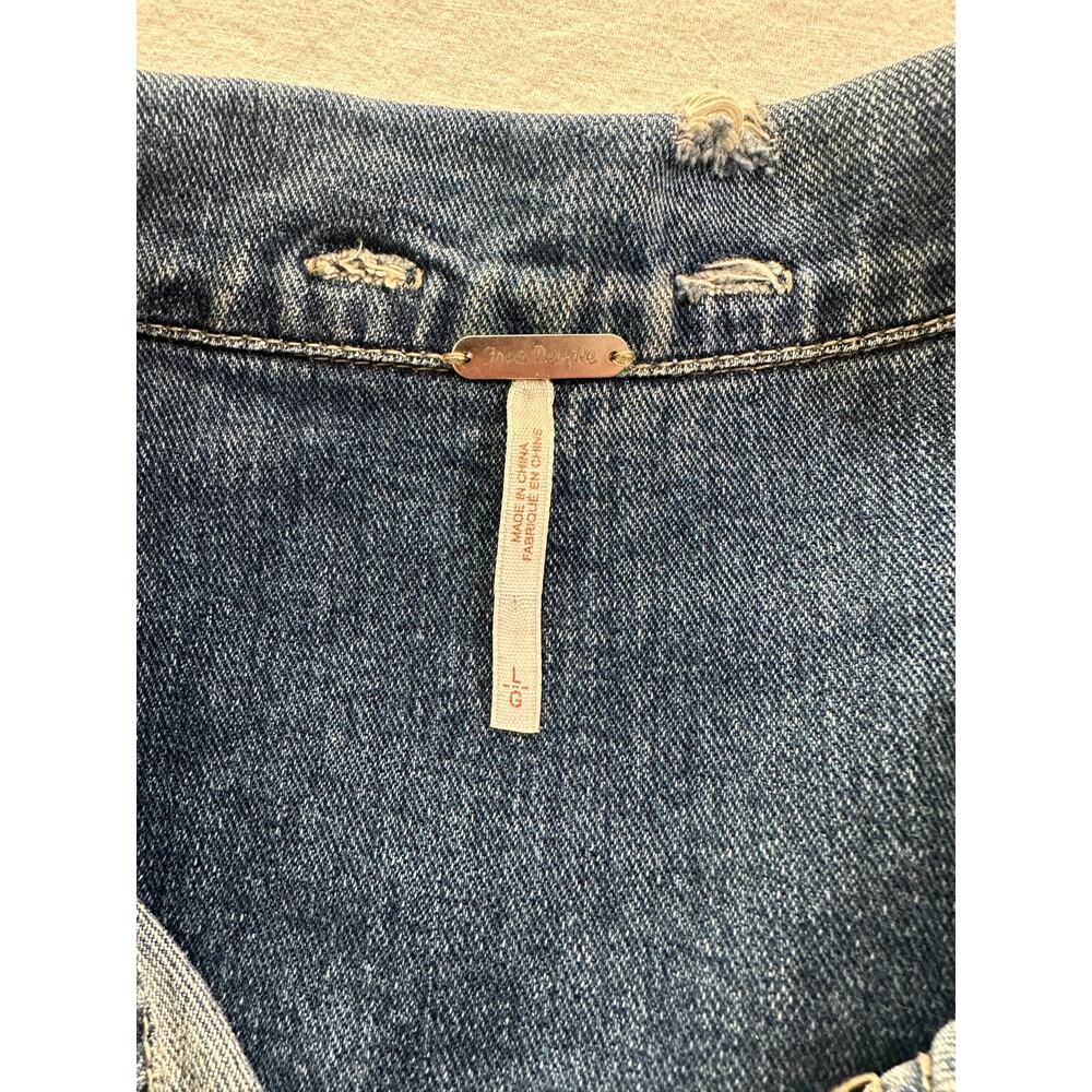 Free People Denim Distressed Jacket sz Large - Picture 4 of 4